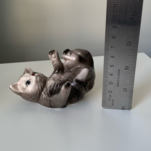 Vintage hand painted ceramic cat figurine - Picture 2 of 7